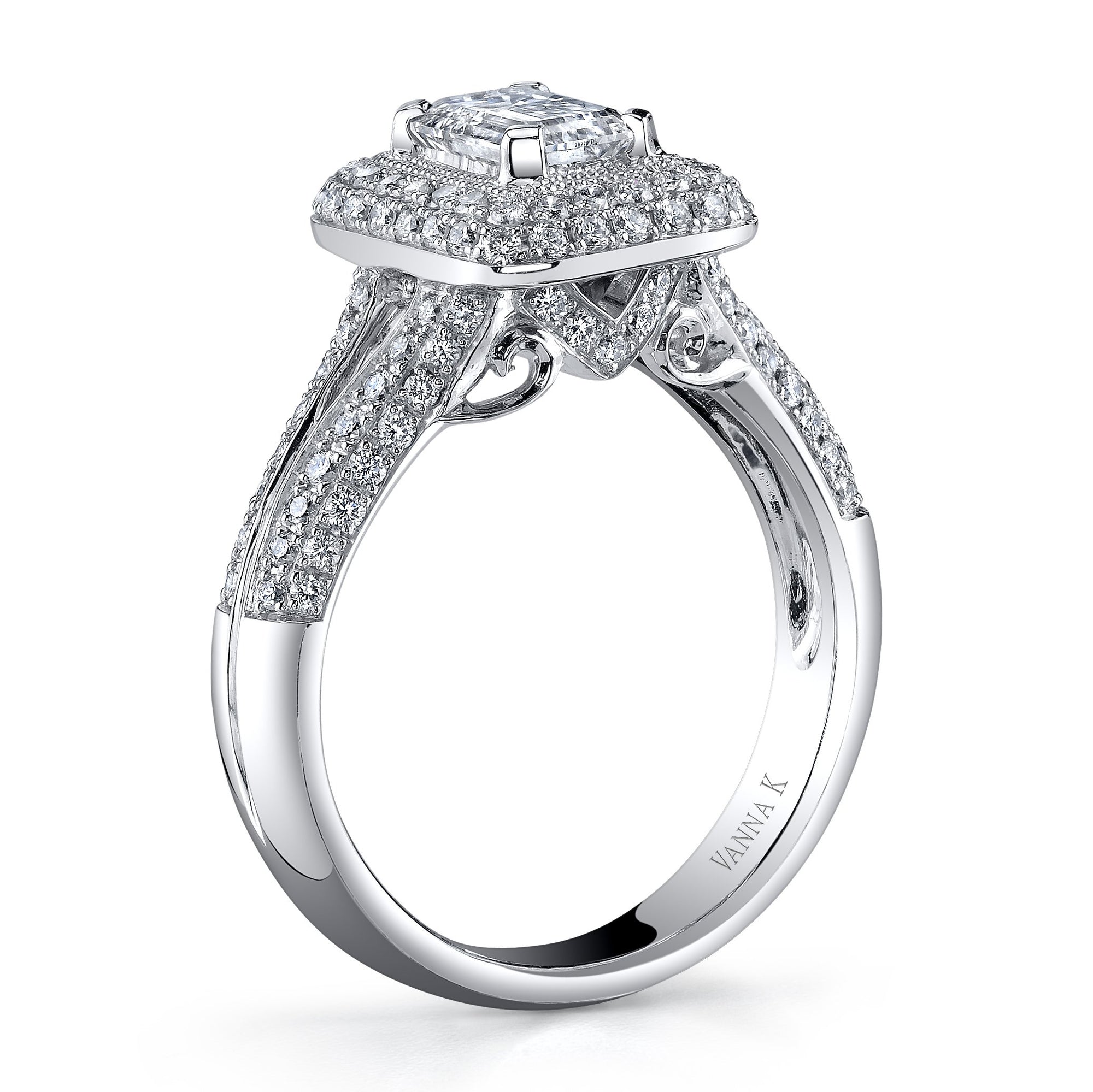 18K White Gold Halo Diamond Engagement Ring